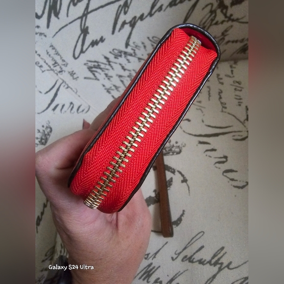 Michael Kors zip large wallet in orange/white - Picture 7 of 12